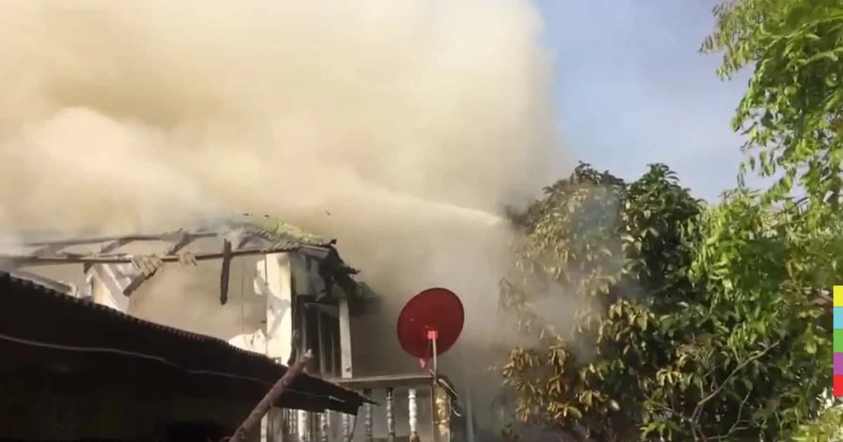 ไฟไหม้บ้านวอด! หลังสาวจุดธูปทิ้งไว้ คาดสะเก็ดธูปกระเด็นติดผ้าม่าน