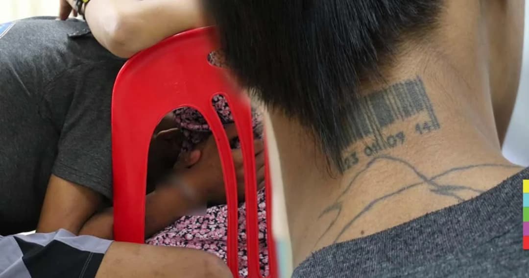 หนุ่มบาร์โค้ดถูกจับคดีลักทรัพย์ ก้มหน้าร่ำไห้กลางโรงพัก เพิ่งรู้เมียท้อง