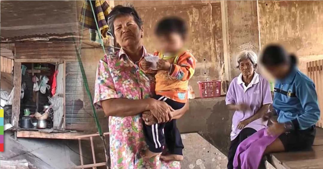 พบครอบครัวอาภัพ 4 ชีวิตย่าหลาน อาศัยในเพิงสังกะสี ใต้สะพานข้ามแม่น้ำยม