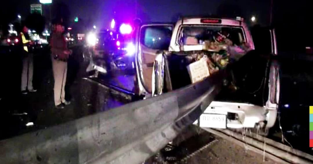 เสียบกลางคัน ! กระบะพุ่งชนขอบทาง ทะลุตัดขาสาววัยรุ่นดับ