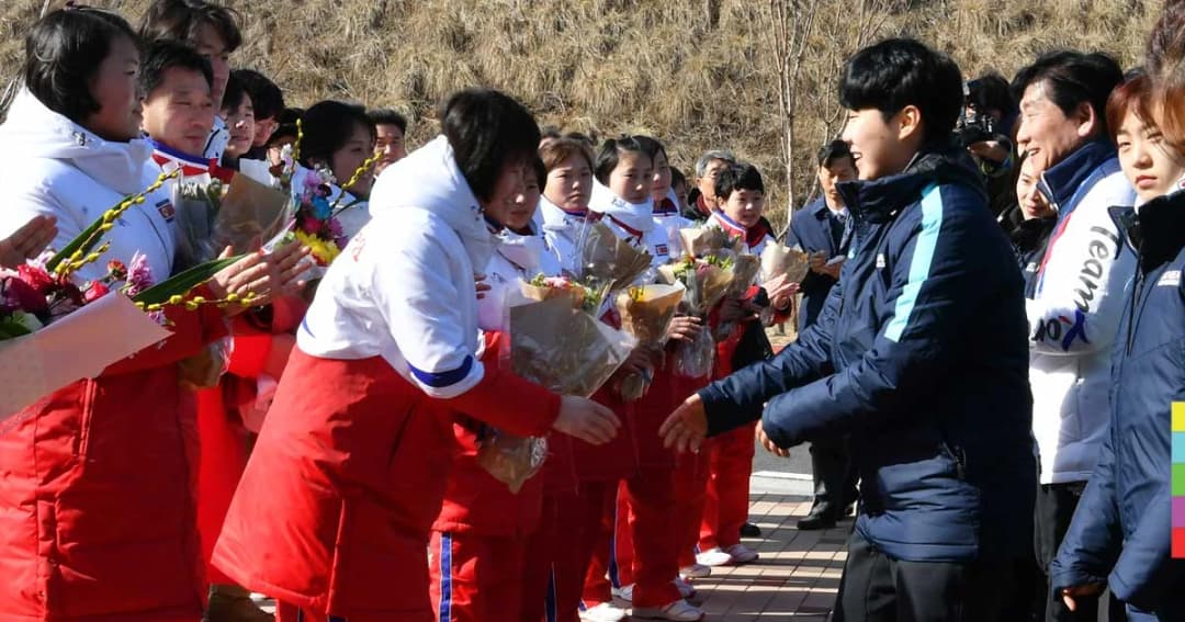 นักกีฬาฮอกกี้น้ำแข็งเกาหลีเหนือ เดินทางถึงเกาหลีใต้แล้ว