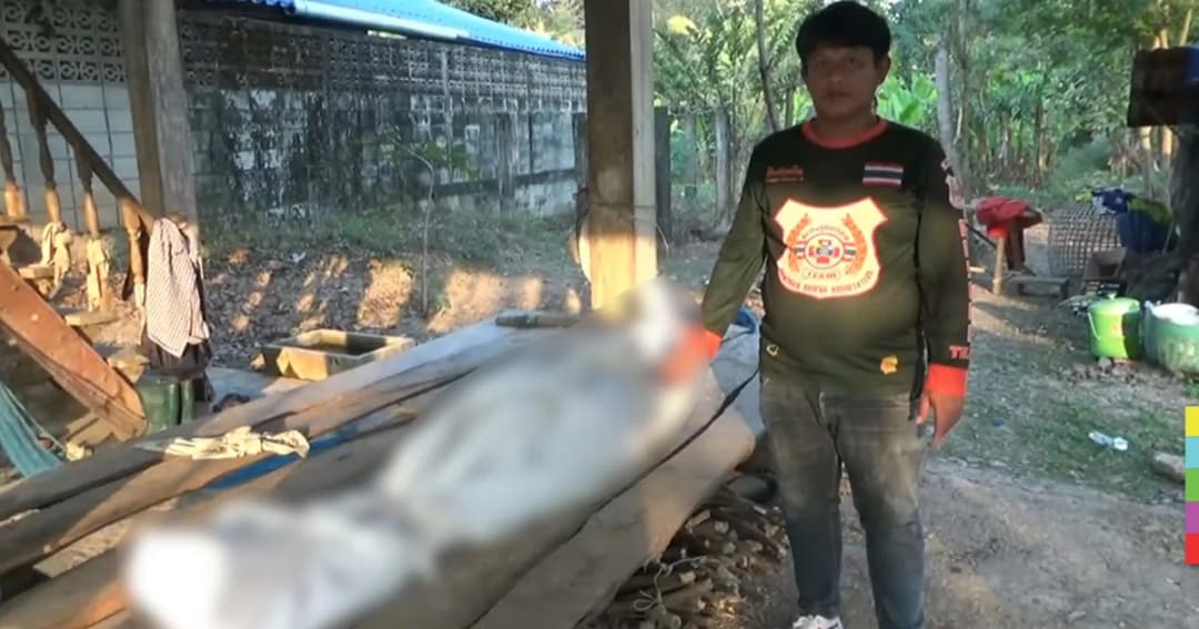 ชายวัย 69 ถูกมีดฟันเข้าท้ายทอยดับคาใต้ถุนบ้าน