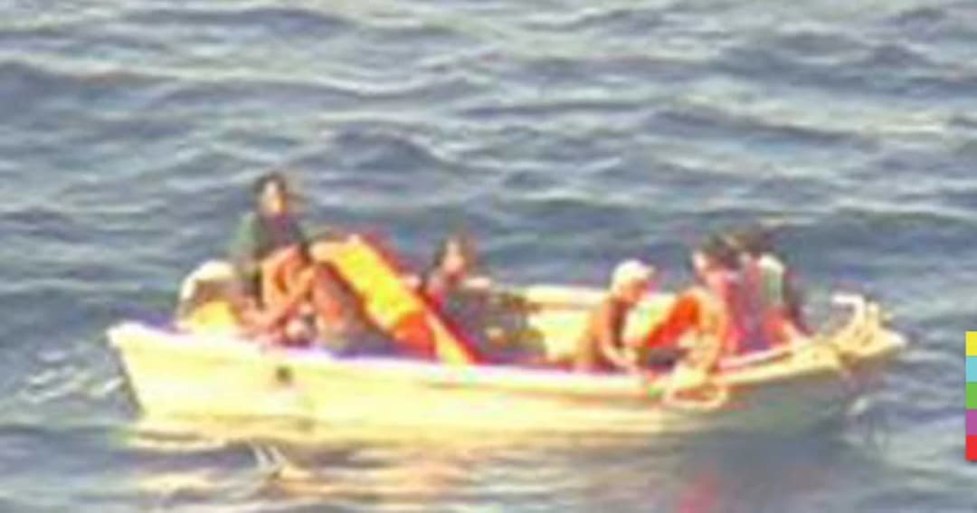 ช่วย 7 ชีวิต เรือเฟอร์รี่ล่มกลางแปซิฟิก อีก 43 ชีวิตยังไร้ร่องรอย