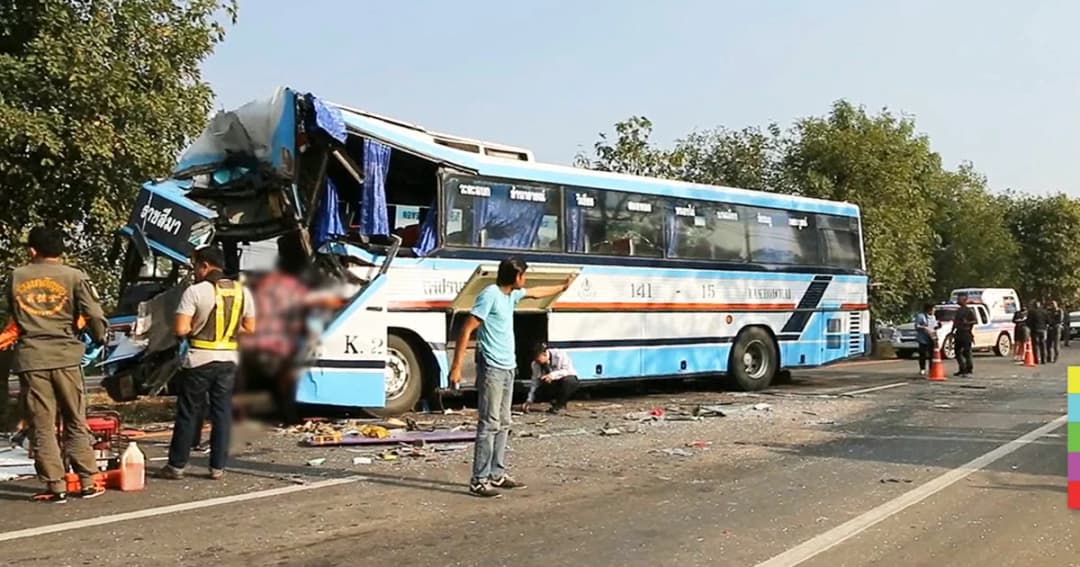รถทัวร์โดยสารเสยท้ายรถบรรทุก 10 ล้อพ่วง ดับ 1 เจ็บ 7