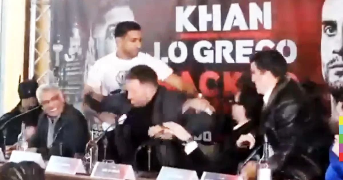 อดีตแชมป์โลกสาดน้ำใส่คู่ชกกลางงานแถลงข่าว หลังโดนเย้ยเมียคบชู้