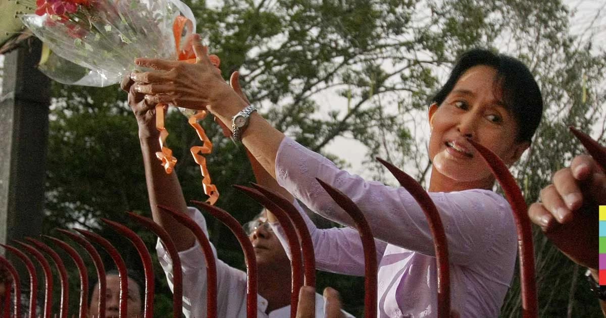 คนร้ายปาระเบิดเพลิงใส่บ้านพักนางซูจี