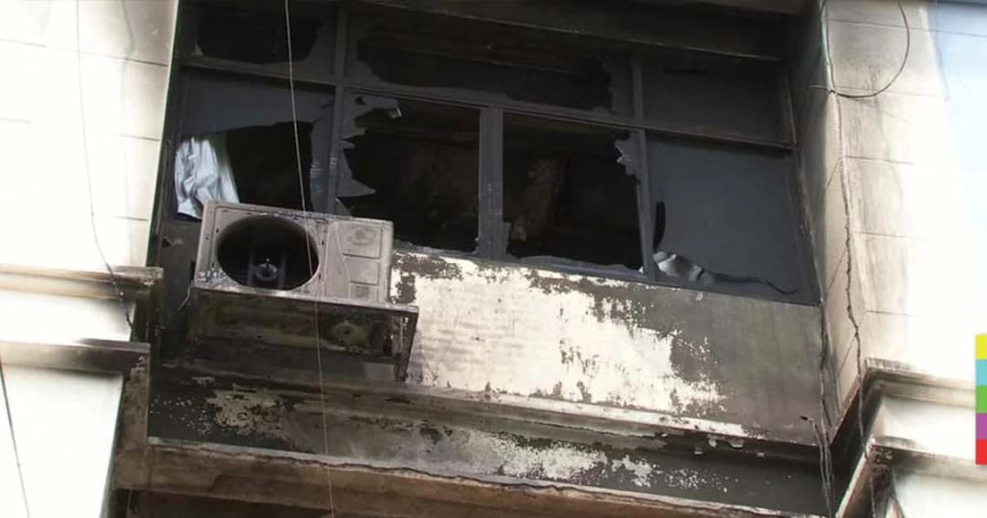 จนท.พฐ ตรวจสอบอาคารพาณิชย์ย่านเตาปูน พบต้นเพลิงมาจากชั้น 2