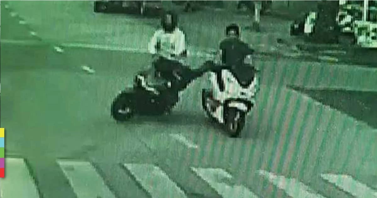 หนุ่ม PCX ไม่รู้หงุดหงิดมาจากไหน ? ถีบรถเพื่อนร่วมถนนคว่ำ