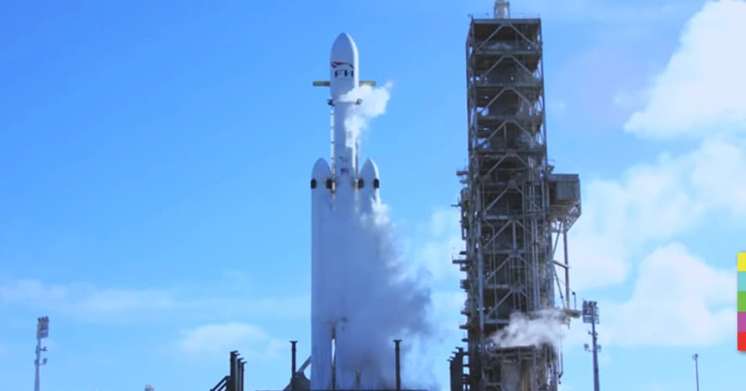 สเปซเอกซ์ปล่อยจรวด นำรถเทสลาขึ้นสู่อวกาศได้สำเร็จ