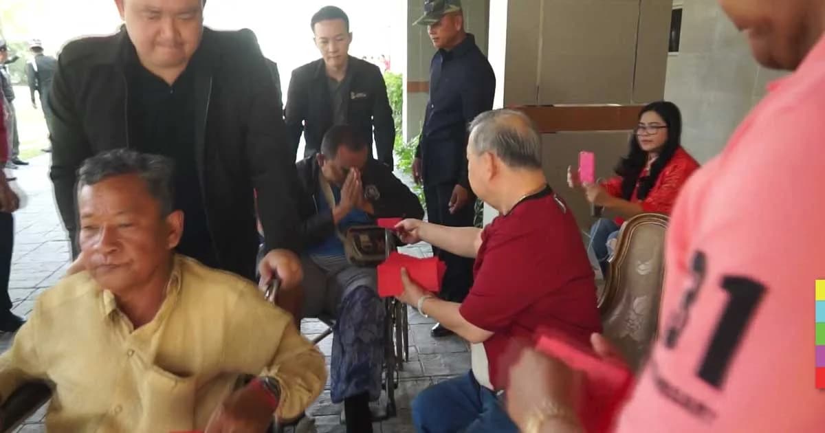 “เสี่ยตี๋” นักธุรกิจใหญ่อุดรฯ แจกอั่งเปาคนจน 5 ล้านบาท