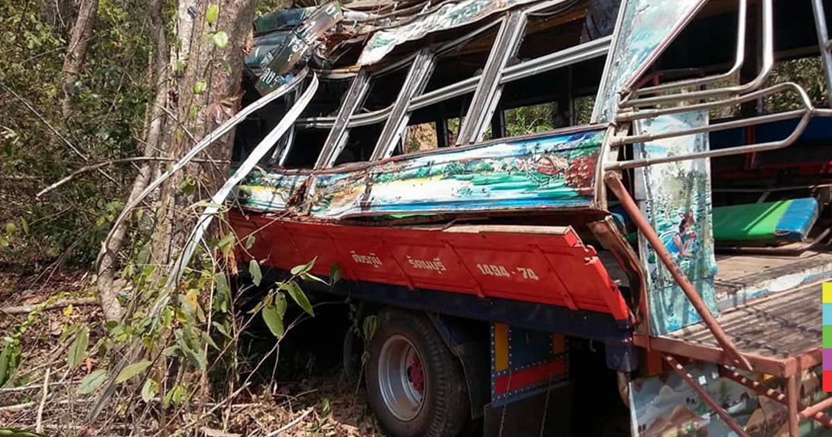 รถบรรทุก นร.เข้าค่าย เสียหลักตกเขา เจ็บกว่า 30 คน