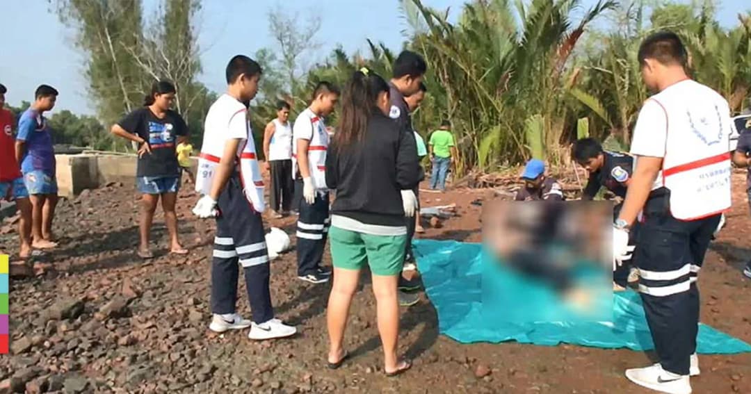 พบศพ ‘ชายนิรนาม’ ดับปริศนา ถูกคลื่นซัดเกยฝั่งปากอ่าวแม่น้ำแม่กลอง