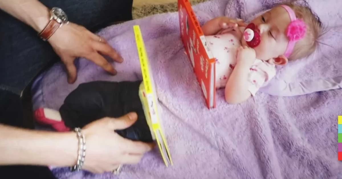 สุดทึ่ง ! พ่อนักมายากลดัง โชว์หั่นลูกออกไปสองท่อน