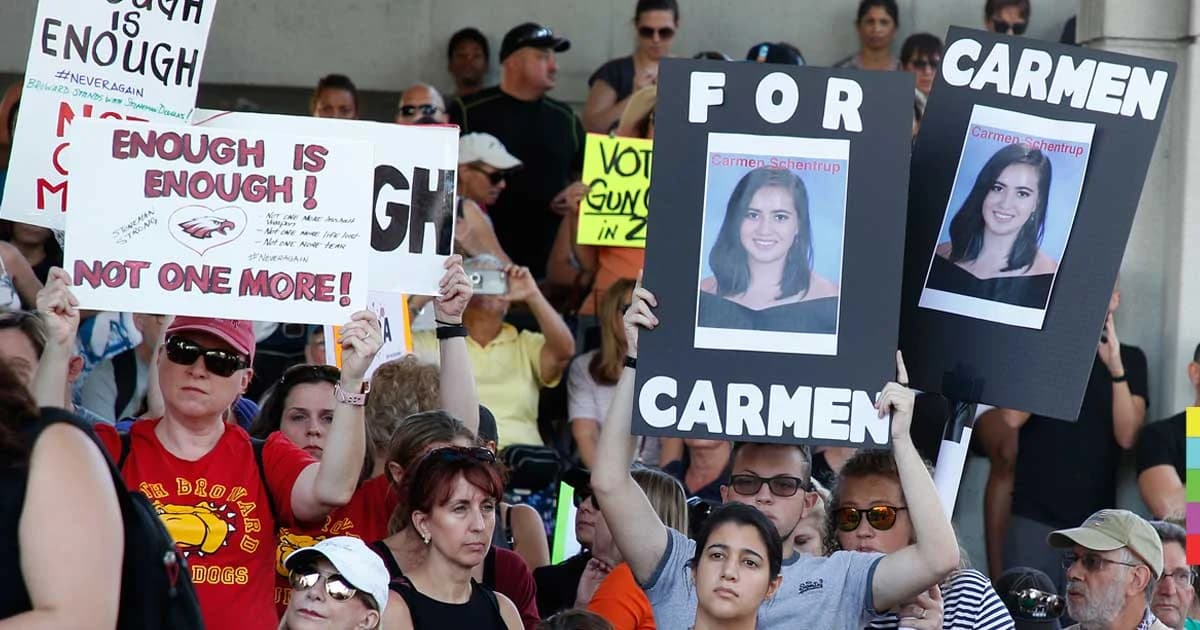 ชาวอเมริกันเรียกร้อง กม.คุมเข้มอาวุธปืน หลังเหตุกราดยิง รร.มัธยม 17 ศพ