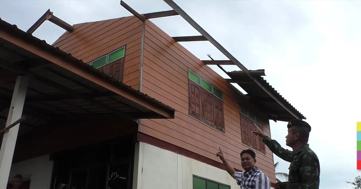 พายุฤดูร้อนถล่ม ‘นครพนม’ พัดบ้านพังเกือบ 100 หลัง