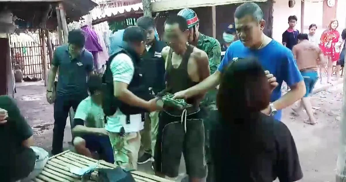 บุกรวบ ‘ตาหลาน’ เสพ-ค้ายาบ้า ยึดของกลางกว่า 4 ร้อยเม็ด