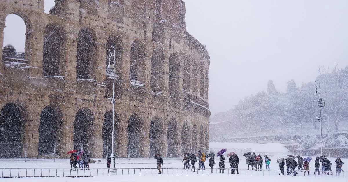 “กรุงโรม” หิมะตกครั้งแรกในรอบ 6 ปี ผลจากพายุอาร์กติก