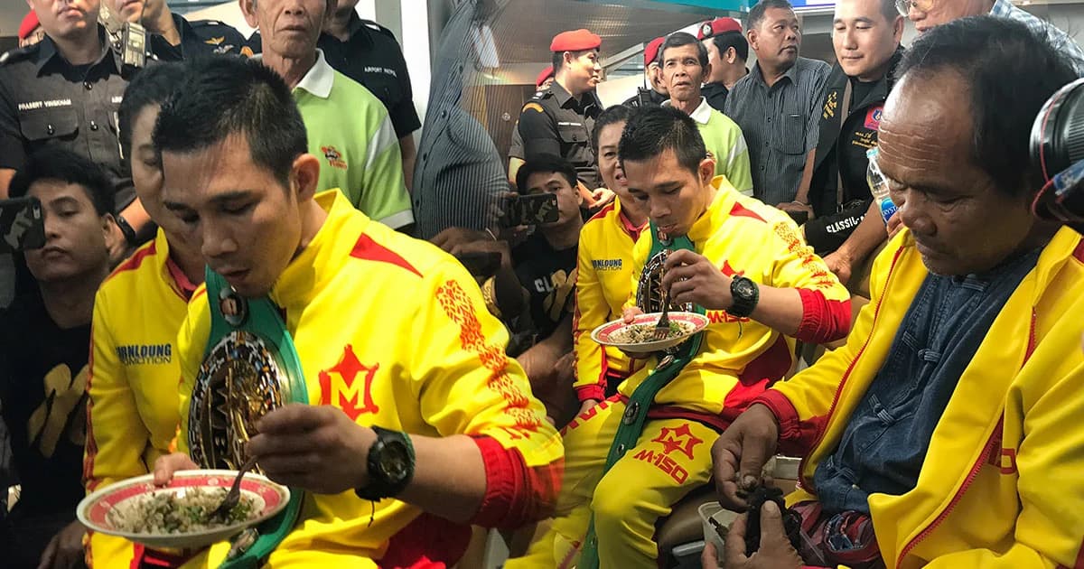 แห่ต้อนรับ “เจ้าแหลม” ศรีสะเกษ หอบเข็มขัดแชมป์โลกกลับไทย