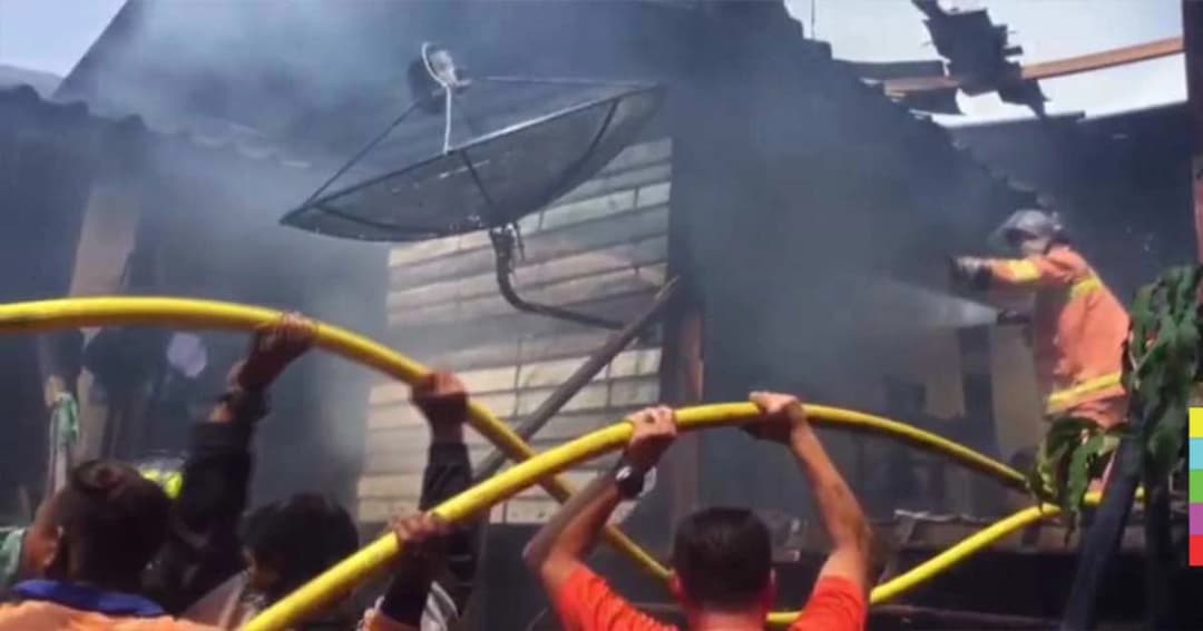 ไฟไหม้บ้านเก่า ชายวัย 62 ถูกไฟลวก หนีทันรอดตายหวุดหวิด