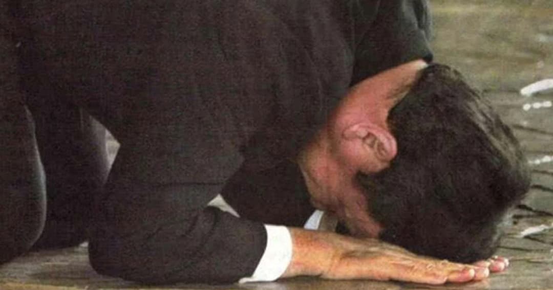 ‘โอ๊ค’ โพสต์ 10 ปี พ่อกราบแผ่นดิน พร้อมถาม ถ้าทหารทุจริต ใครจะจัดการ