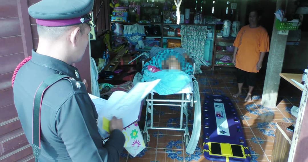 ชายเครียด ! ขาหัก-เดินไม่ได้ คว้าปืนยิงตัวดับ ต่อหน้าลูก-เมีย