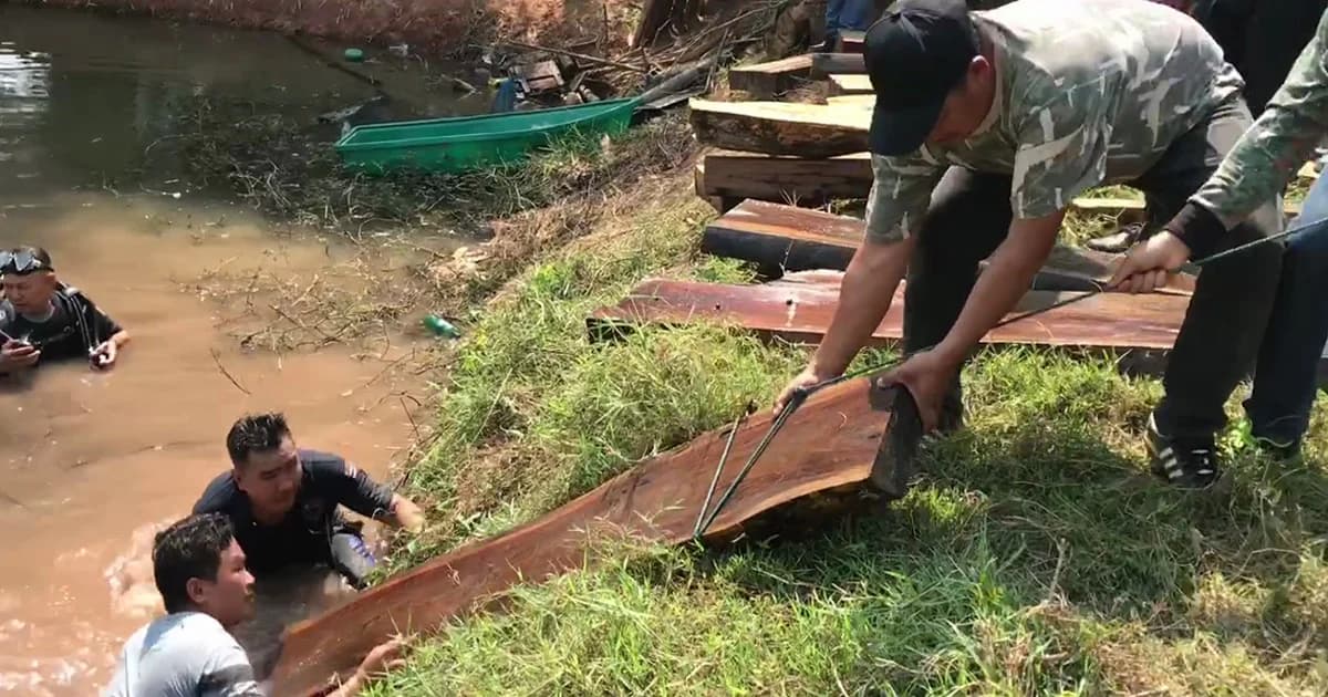 จนท.ป่าไม้หนองคาย ตรวจยึด ‘ไม้ประดู่แปรรูป’ ซุกบ่อน้ำ