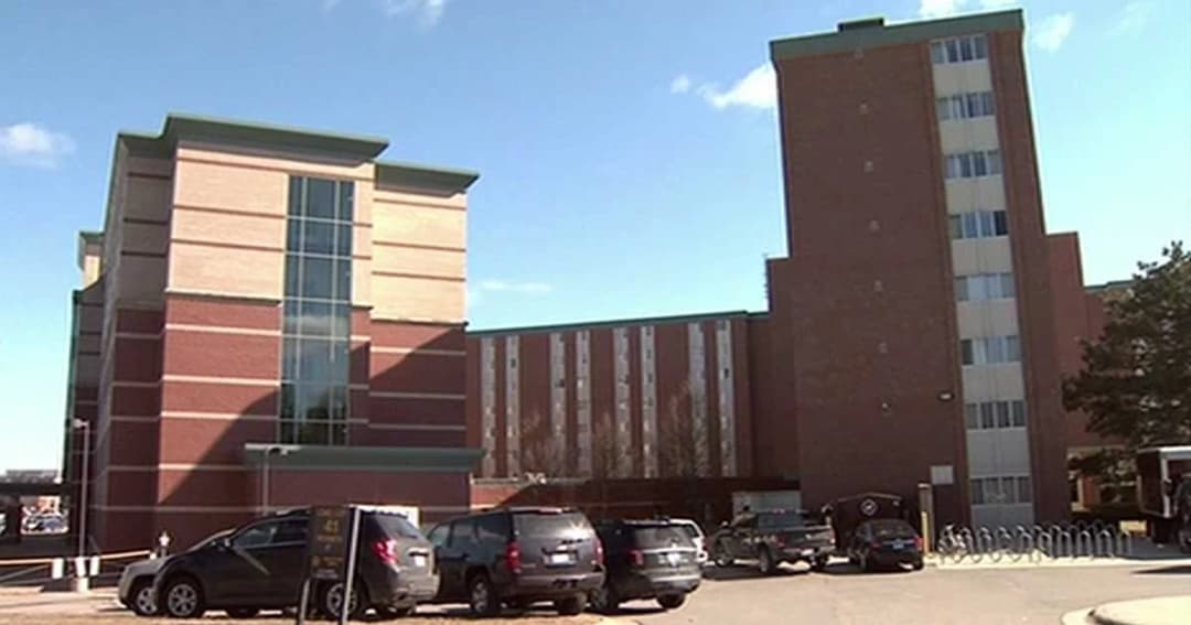 สะเทือนขวัญ ! นศ.สหรัฐฯ ยิงพ่อแม่ตัวเองดับ ในหอพักมหาวิทยาลัยที่มิชิแกน