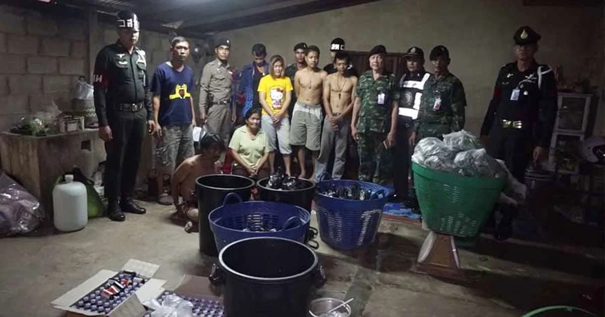 บุกจับโรงงานผลิตน้ำกระท่อม ตั้งขายโจ่งแจ้ง ส่งวัยรุ่น-คนขับสิบล้อ