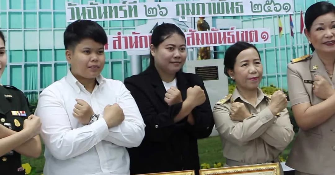 “น้องแบม” เผย โดนสั่งกราบเท้า จนท.โกงเงินผู้ยากไร้ – เปลี่ยนหัวข้องานวิจัย