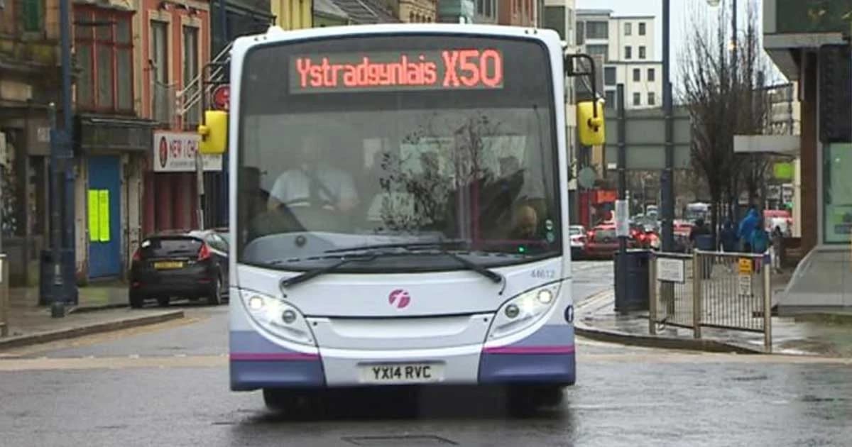 รถเมล์อังกฤษเปลี่ยนไฟแดงเป็นเขียวได้ หากวิ่งช้ากว่ากำหนด