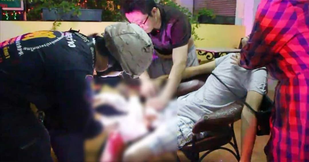 กู้ภัยเร่งช่วย ! หนุ่มจีนน้อยใจแฟนสาว คว้ามีดกรีดขาตัวเองเลือดอาบนองพื้น