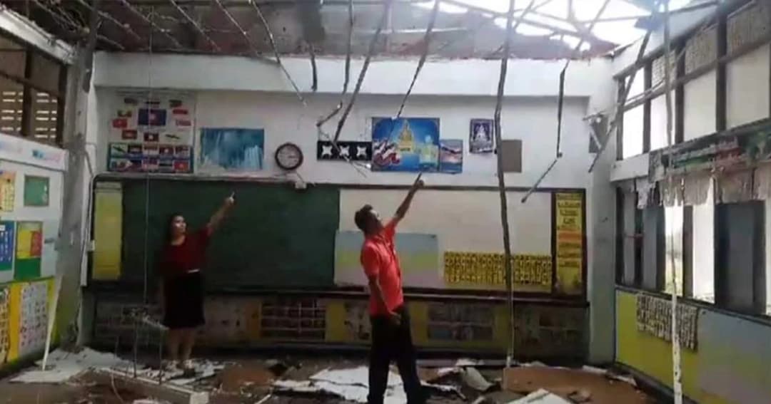 อีสานอ่วม ! หลายจังหวัดพายุพัดถล่มหนัก บ้านเรือนพังเสียหาย