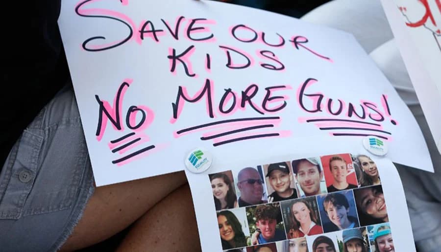 รัฐฟลอริดาผ่านกฎหมายควบคุมอาวุธปืนฉบับใหม่