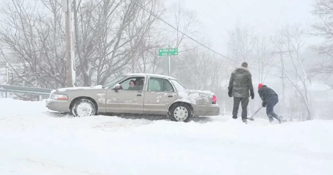 พายุหิมะถล่มสหรัฐฯ คมนาคมเป็นอัมพาต ยกเลิกกว่า 2,500 เที่ยวบิน