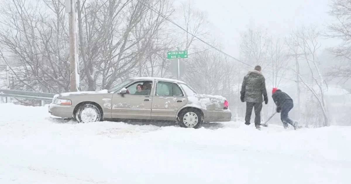 พายุหิมะถล่มสหรัฐฯ คมนาคมเป็นอัมพาต ยกเลิกกว่า 2,500 เที่ยวบิน