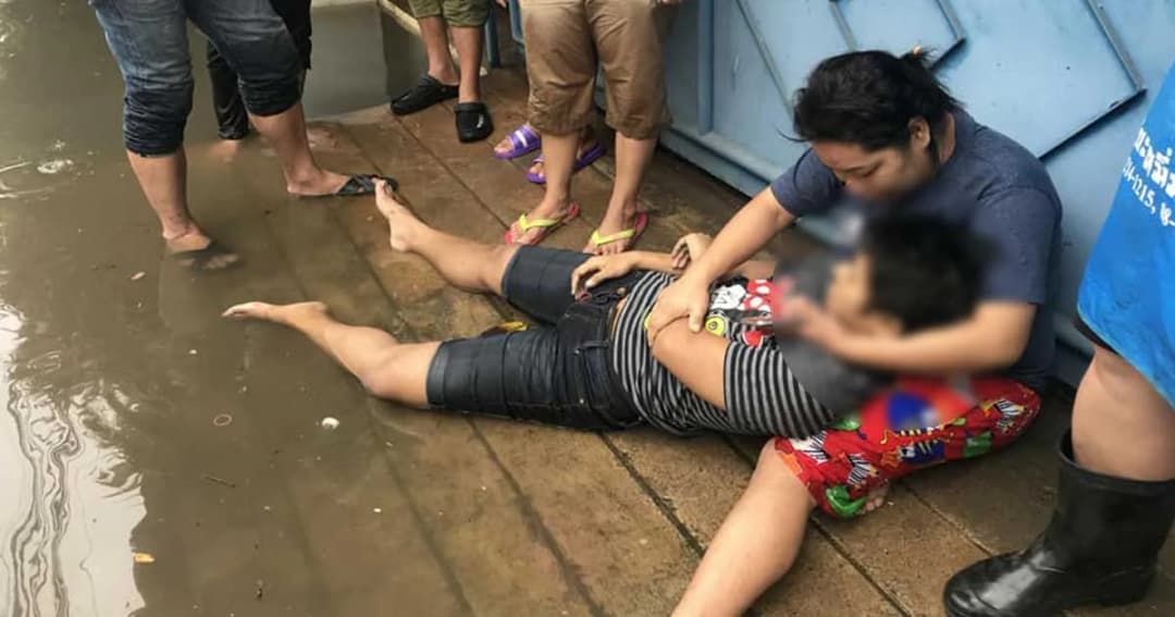 สลด! หญิงเคราะห์ร้ายเดินลุยน้ำถูกไฟดูด เสียชีวิต