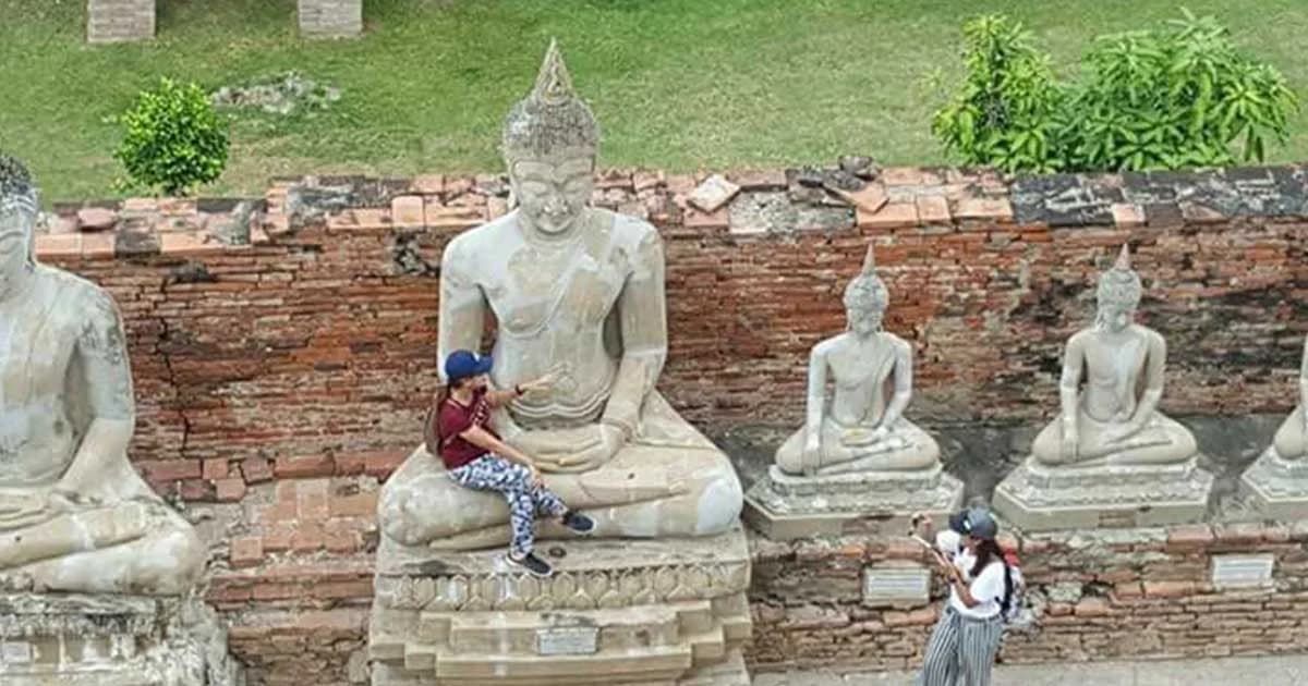 กรมศิลปากรแจ้งความ ! สาวนักท่องเที่ยว ปีนป่ายพระพุทธรูปวัดใหญ่ชัยมงคล