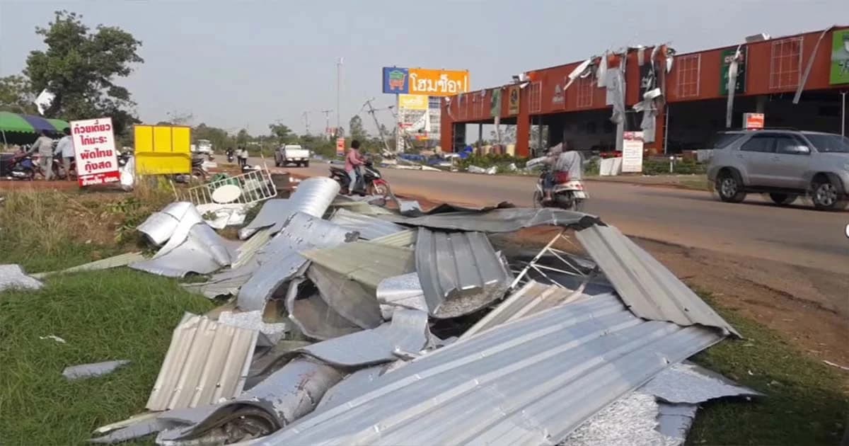 พายุฤดูร้อนถล่มร้านวัสดุก่อสร้างสกลนคร เสียหายกว่า 300 ล้านบาท