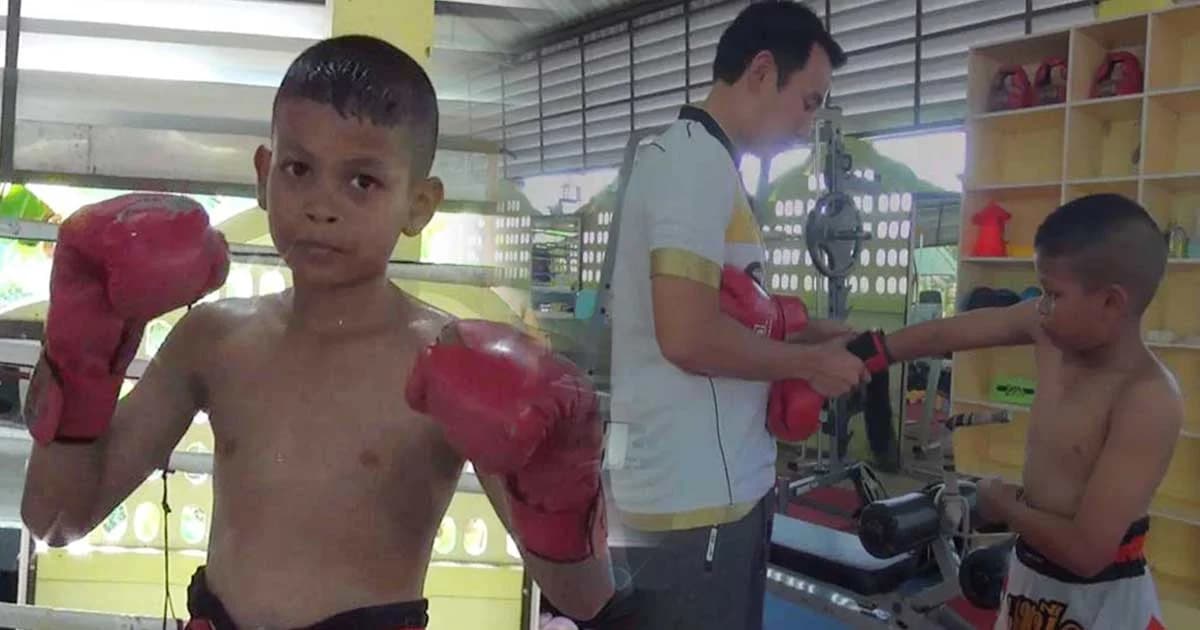 ชีวิตต้องสู้ ! “น้องโอ๊ะ” นักมวยรุ่นจิ๋วยอดกตัญญู ชกมวยหาเงินช่วยแม่