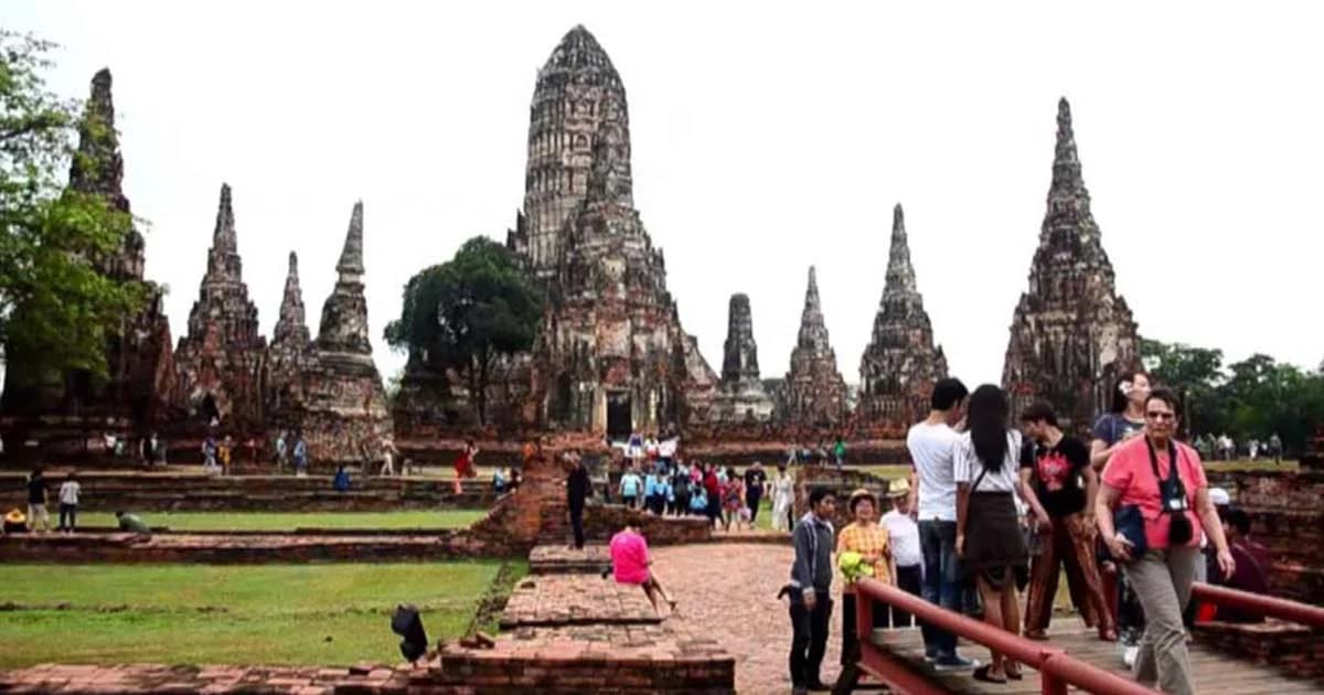 นทท.รณรงค์แต่งชุดไทย เที่ยวชมโบราณสถานอยุธยา