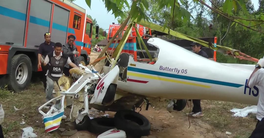 จนท.ย้ายซากเครื่องบินตก เร่งตรวจสอบหาสาเหตุ