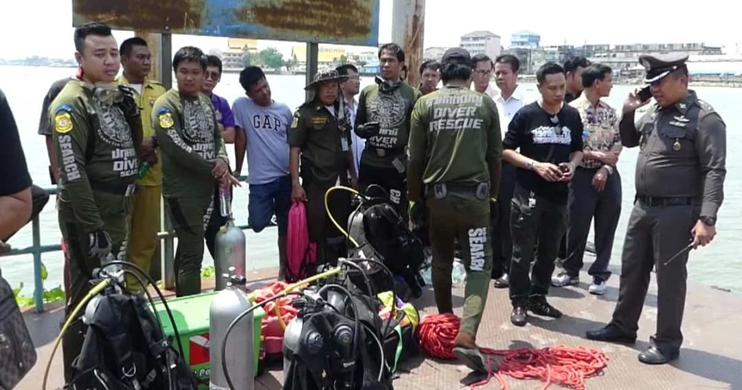 พ่อร่ำไห้! ลูกชายก้าวลงเรือพลาด ตกน้ำเสียชีวิต คนขับเผย ไม่รู้จะช่วยอย่างไร