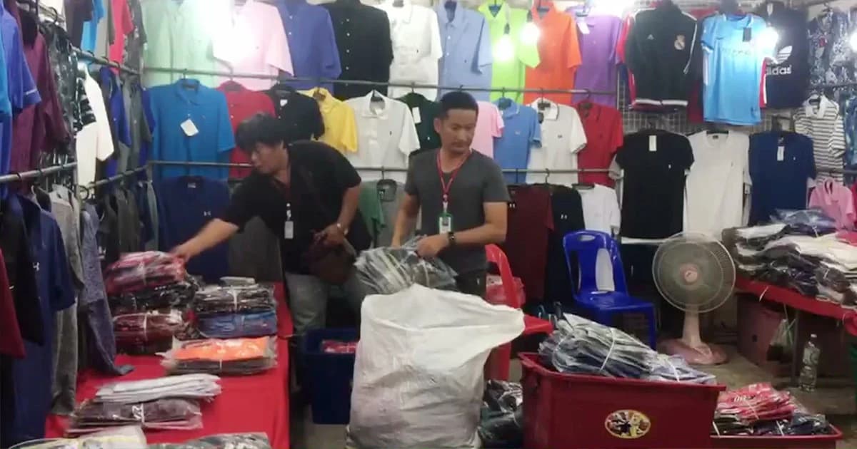 บุกตลาดหัวหิน ! จับสินค้าละเมิดลิขสิทธิ์ ยึดได้นับล้าน