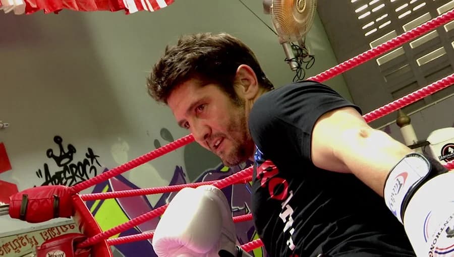 ลิซาราซู ฝึกมวยไทยกับ เจริญทอง เกียรติบ้านช่อง