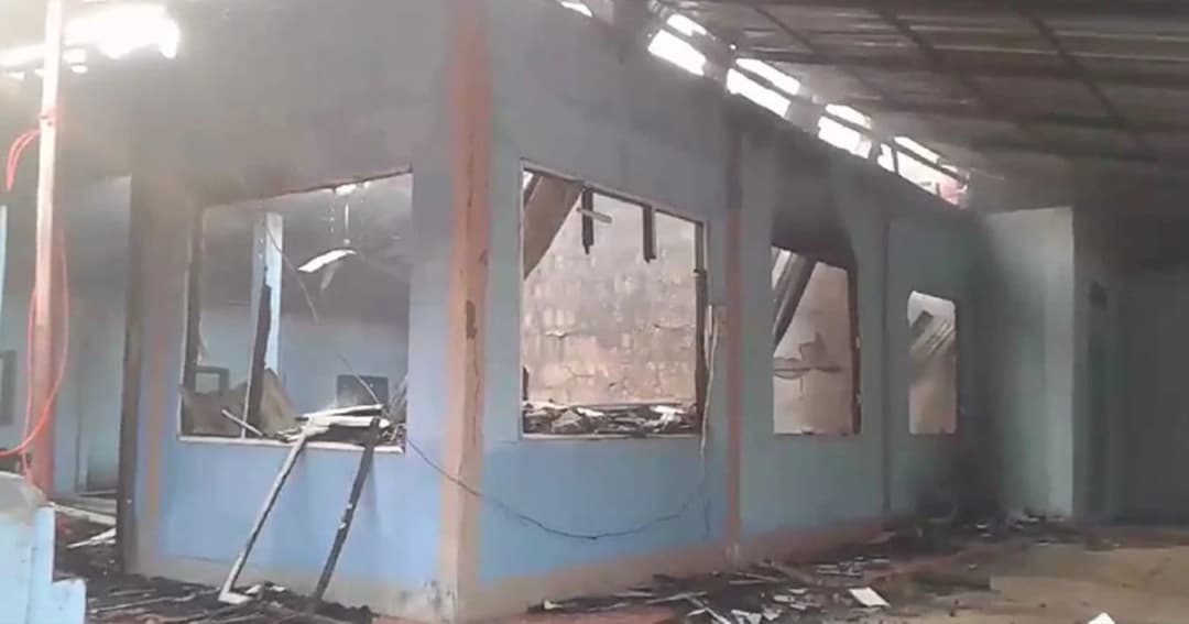 หวิดย่างสด ! หนุ่มเมาเผาบ้านประชดพ่อ หวังฆ่าตัวตาย