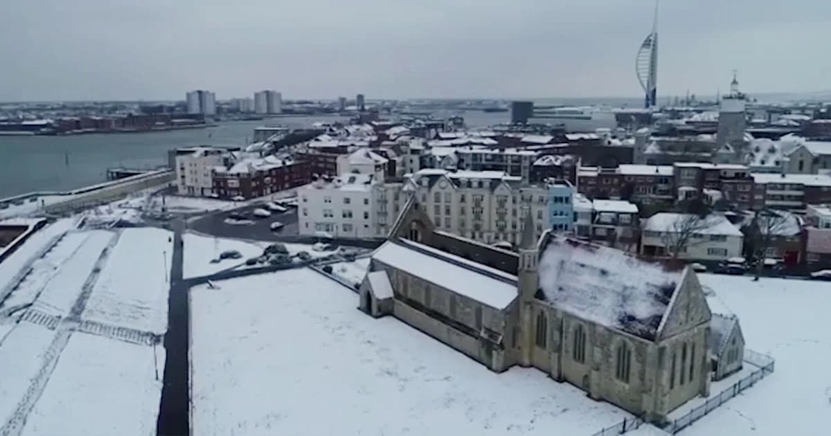 ‘ลอนดอน’ หนาวจัด ยกเลิกเที่ยวบินกว่า 100 เที่ยว