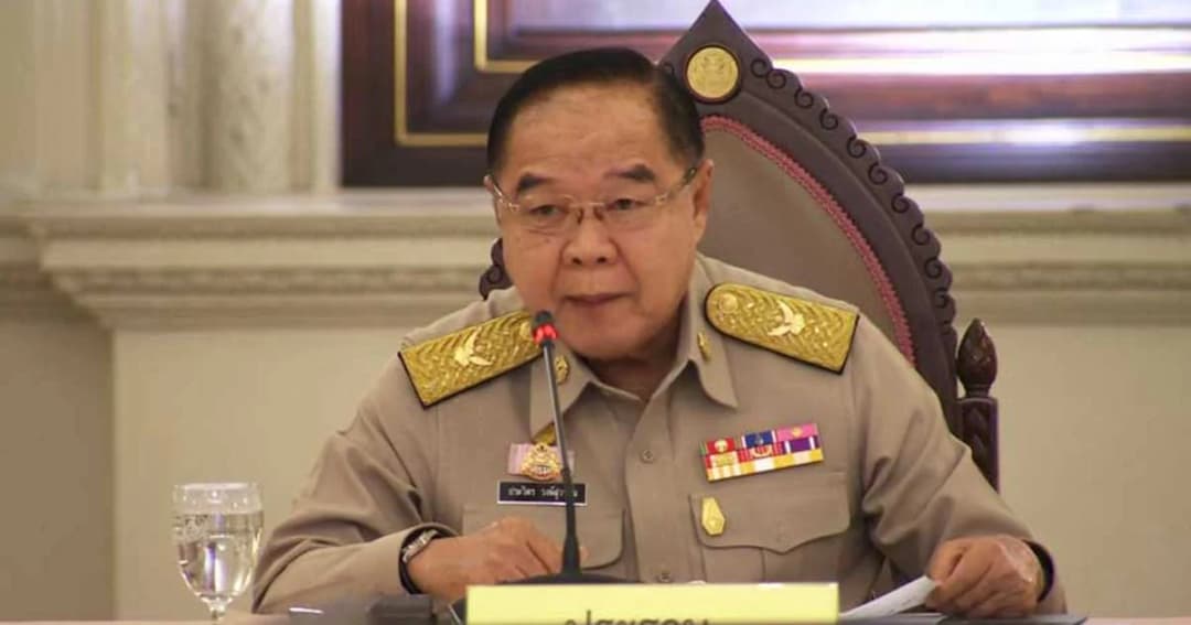 ‘ประวิตร’ ย้ำไม่ได้เล่นการเมือง ปัดตอบนิด้าโพลหนุน ‘ประยุทธ์’ 