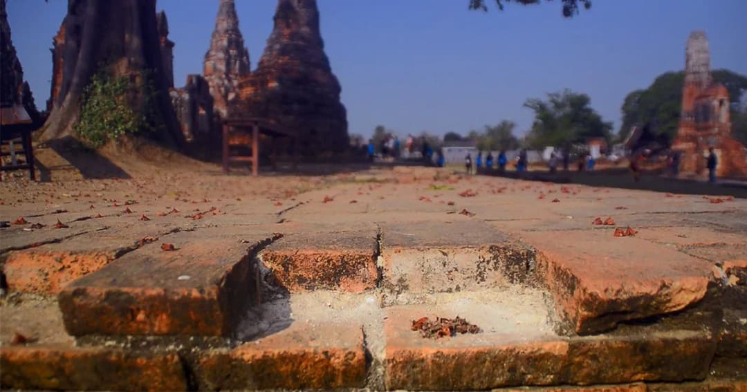 ตามรอยออเจ้า ! อุทยานฯ เตือน นทท. ให้ปฏิบัติตามกฎ หลังวัดไชยฯ ทรุดหนัก