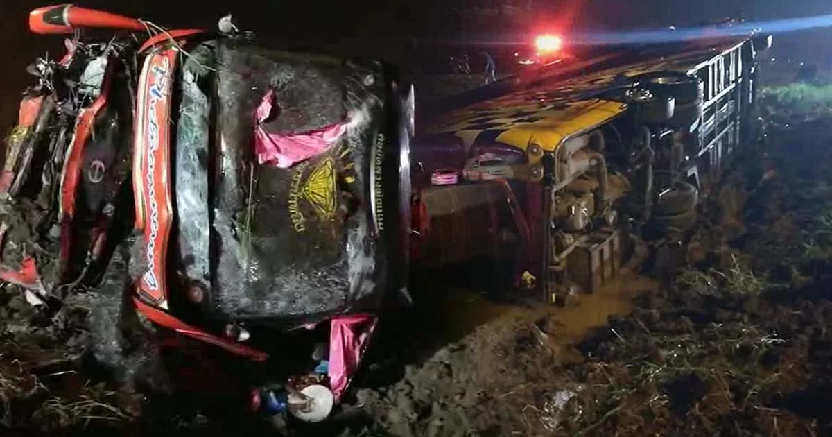 ฝนตกถนนลื่น ! บัสนักเรียนกำแพงเพชรชนศาลาที่อยุธยา เจ็บกว่า 30 คน