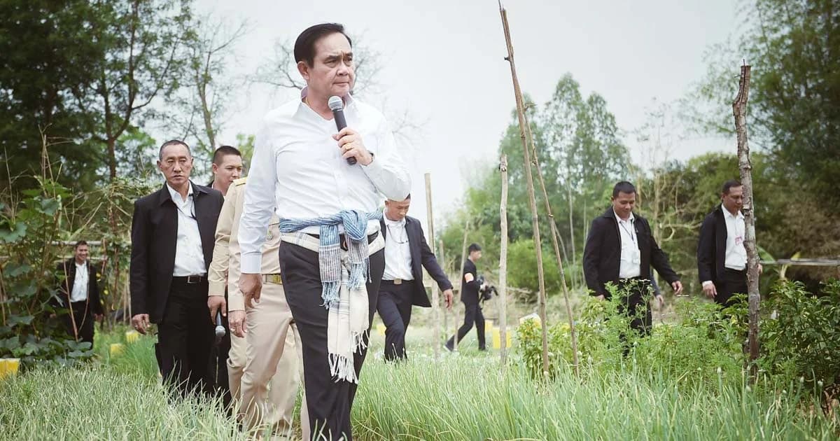 นายกฯ ไปหนองบัวลำภู เดินหน้าไทยนิยม – สั่งดูแลผู้บาดเจ็บทัวร์มรณะ